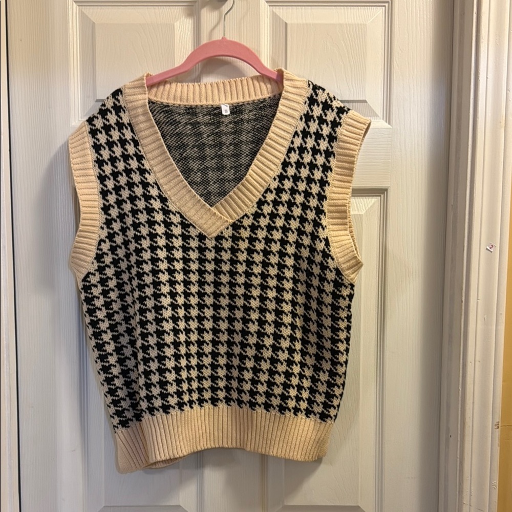 SHEIN Stylish Black and Cream Houndstooth Sweater sleeveless Vest Size Small